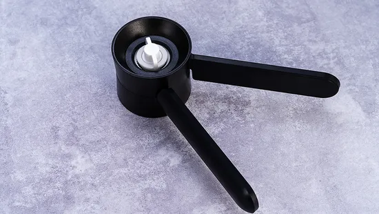 Nachfüllbare manuelle schwarze Pfeffermühlen für die Küche, verstellbarer Salz- und Pfeffermühle mit Keramikrotor und Griff